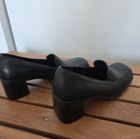 Bata Black Leather Block Heel Loafers - Like New - Picture 8 of 8